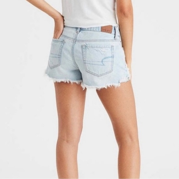 American Eagle Tomgirl Shortie Jean
Shorts Distressed Button fly Light Wash - Picture 2 of 10